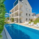 Deluxe Carlotta Apartman Zára
