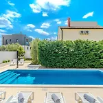 Deluxe Carlotta Apartman