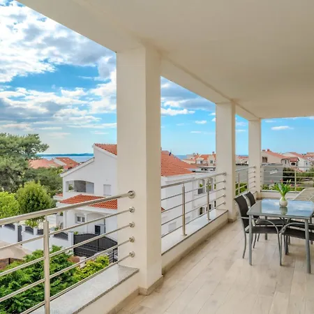 Deluxe Carlotta * 扎达尔