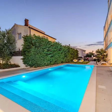 Deluxe Carlotta 扎达尔